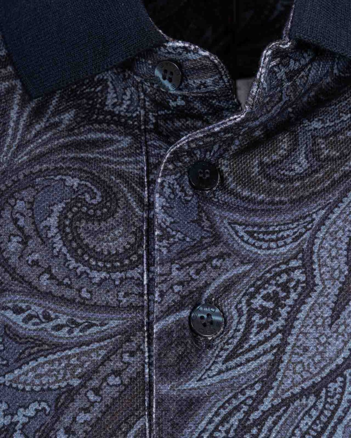 shop ETRO Saldi Polo: Etro polo paisley con logo.
Polo realizzata in piquet di cotone e decorata con stampa Paisley all over. 
Il modello è impreziosito da Pegaso e logo ETRO ricamati ton-sur-ton sul petto.
Vestibilità regular.
Bordi a contrasto.
100% cotone.
Fabbricato in Italia.. MRMD0004 AJ041-X0883 number 461910